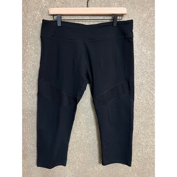 Fabletics Marina Capri Cropped Leggings Pants Size XL Color - Black - Picture 2 of 9